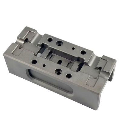 Dobra cena. Fabryka obróbki CNC specjalizująca się w obróbce akrylu, znana jako Aero Dynamic Machining Inc. w Internecie